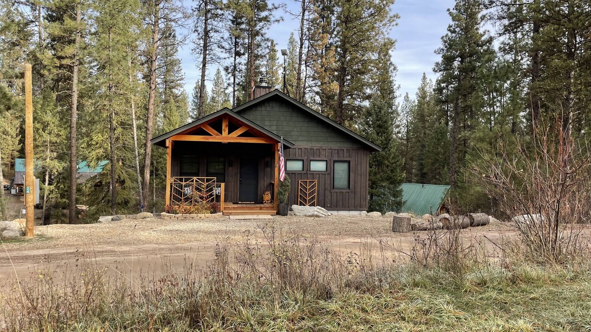 Garden Valley Cabin | The Highlander, a beautiful cozy modern cabin at Terrace Lakes Resort.