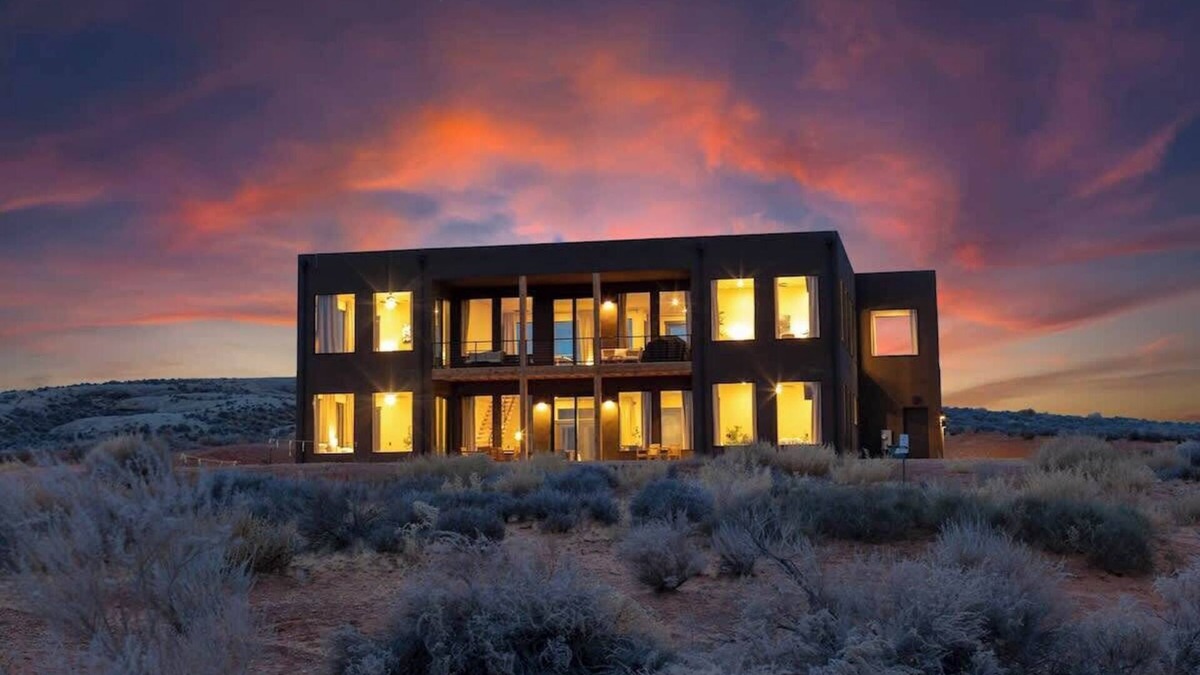 Big Water House | [The Highlander] Luxe, Hot Tub, Firepit, Views