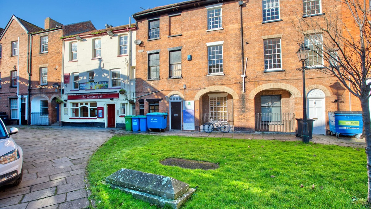 Bridgwater Apartment | The Highstreet Retreat - Cosy, Central & Spacious!