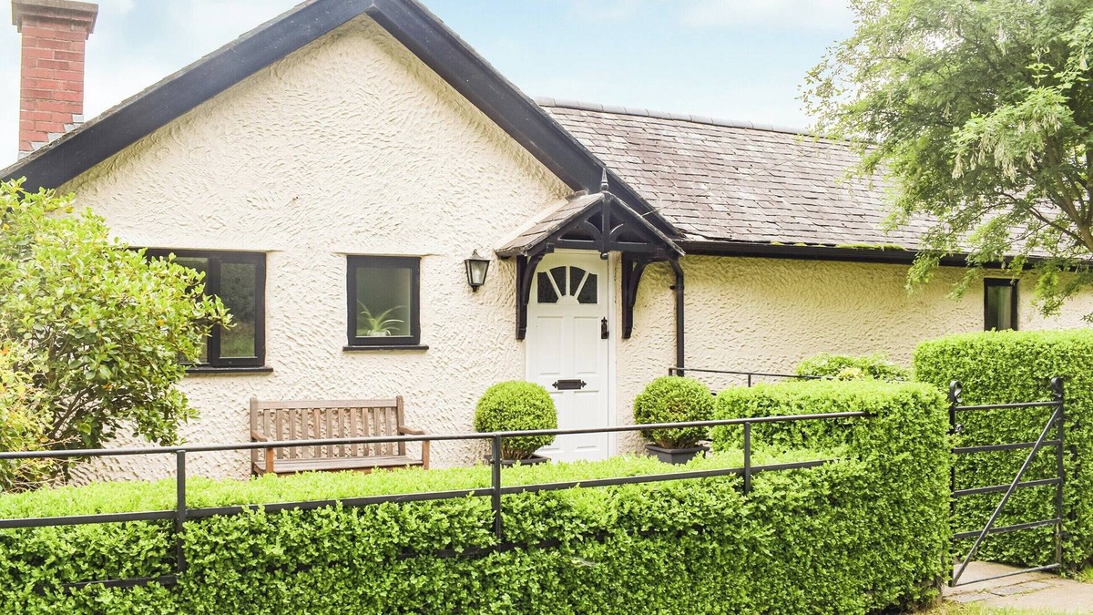 Halfway House Cottage | The Hill Cottage Apartment