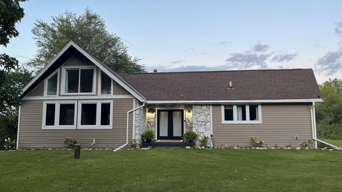 Plymouth House | The Hillside Cottage- 2 min Walk to Road America!