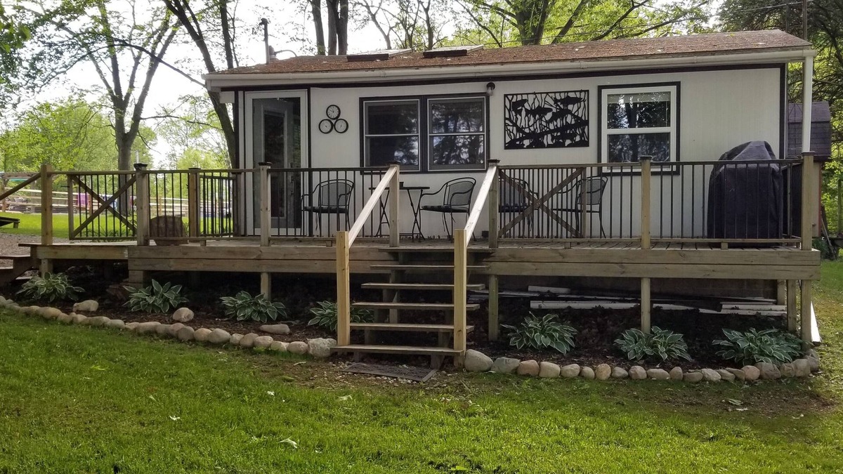 Fremont Cottage | The Hilltop Hideaway on Little Long Lake
