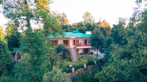 Vijaypur House | THE HIMALAYAN WOODS, CHAUKORI