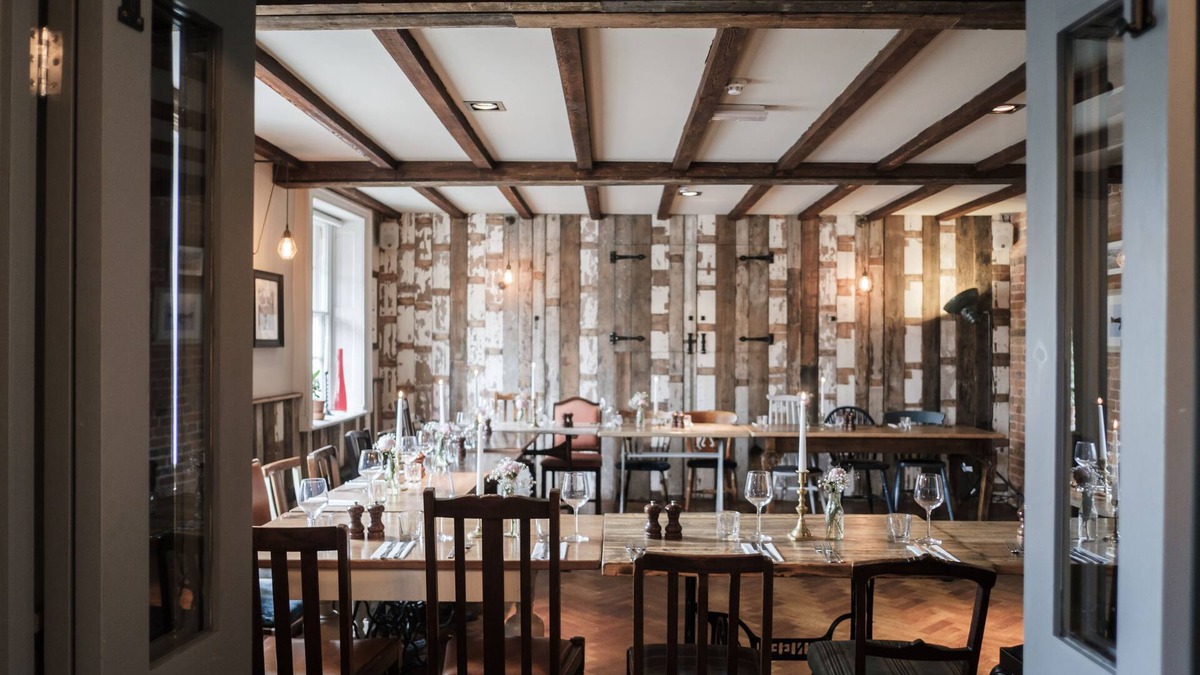 Aldermaston Hotel | The Hind's Head