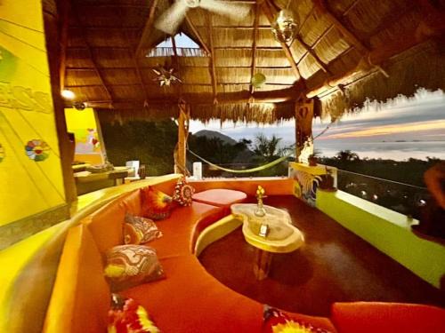 La Manzanilla House | The Hippie Palace a sublime experience