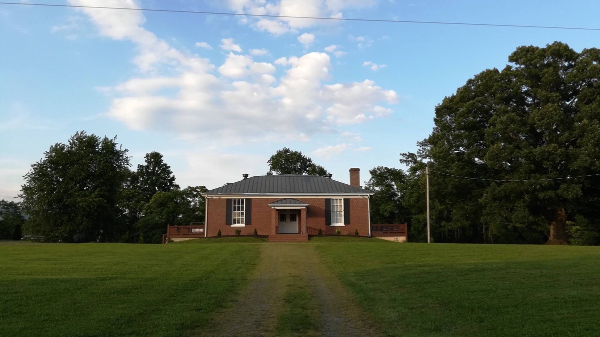 Dyke House | The historic dyke-schoolhouse-oak-harbour