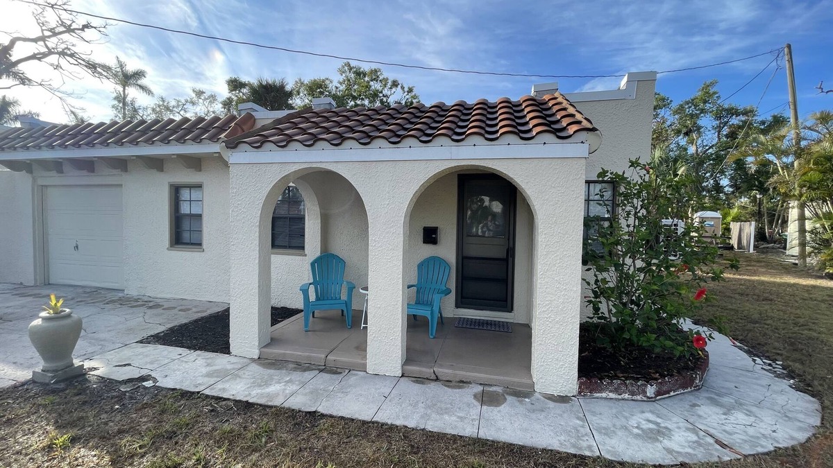 Valencia Terrace Cottage | The Historic McGregor Cottage
