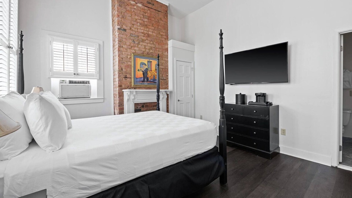 Faubourg Lafayette Hotel | The Historic Streetcar Inn Premium Queen Room