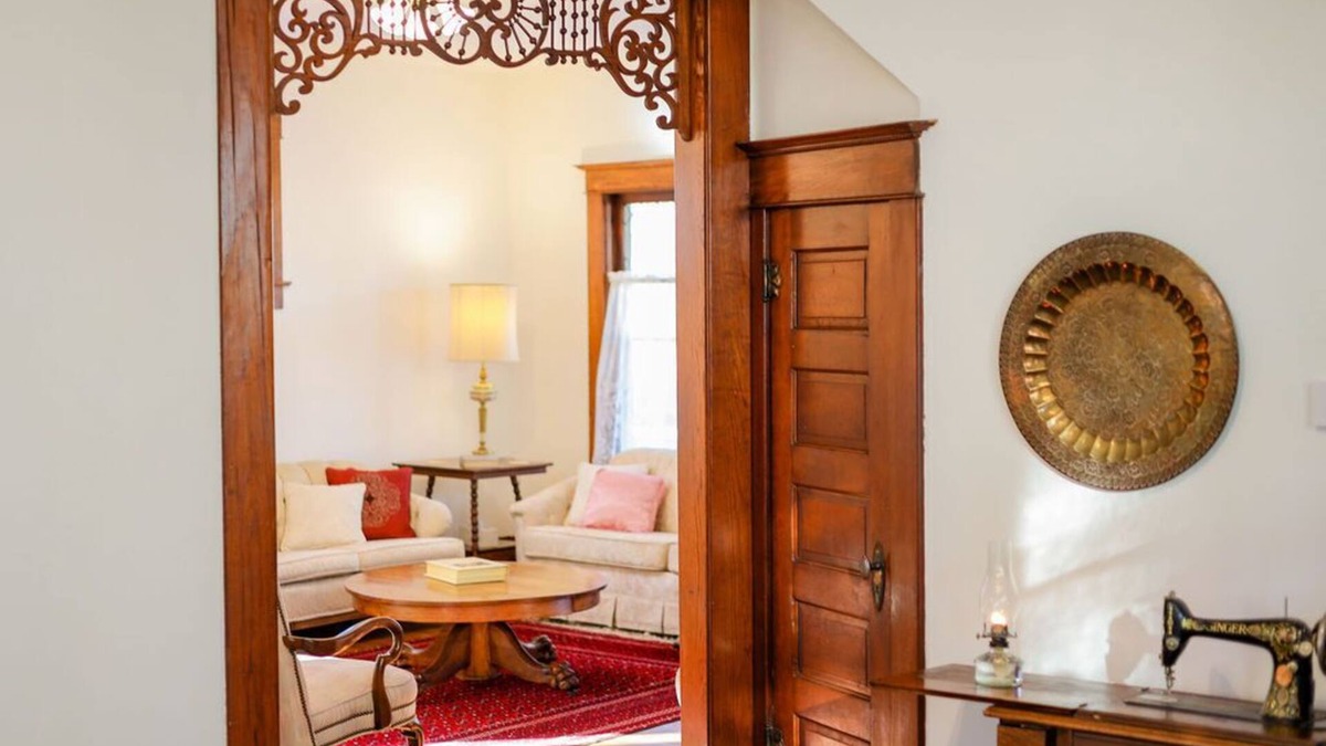 Hutchinson House | The Historic Welch House on Avenue A