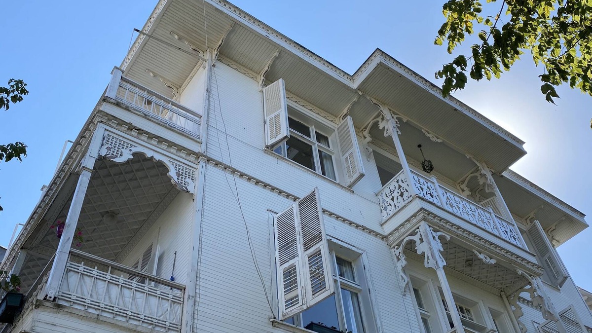 Adalar House | The historical building will make you fall in love with the island