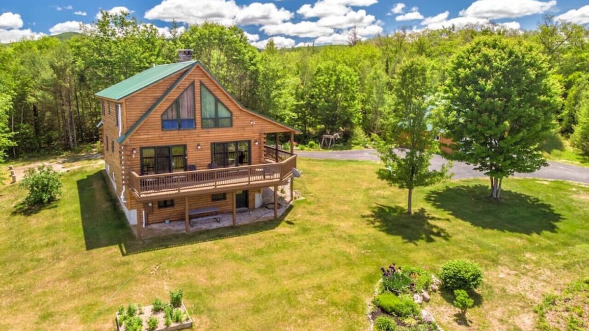 Brownfield House | The Hive at Blue Spruce Lodge White Mnts View