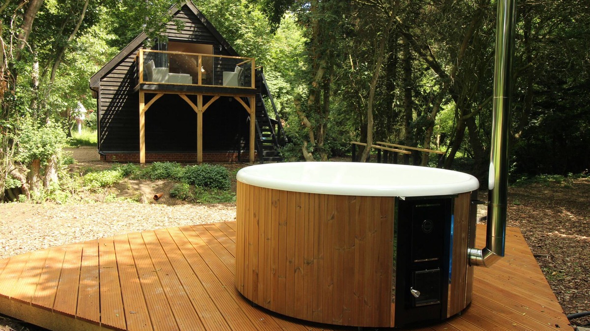 Cratfield Apartment | The Hive - Beautiful Studio with amazing Hot Tub