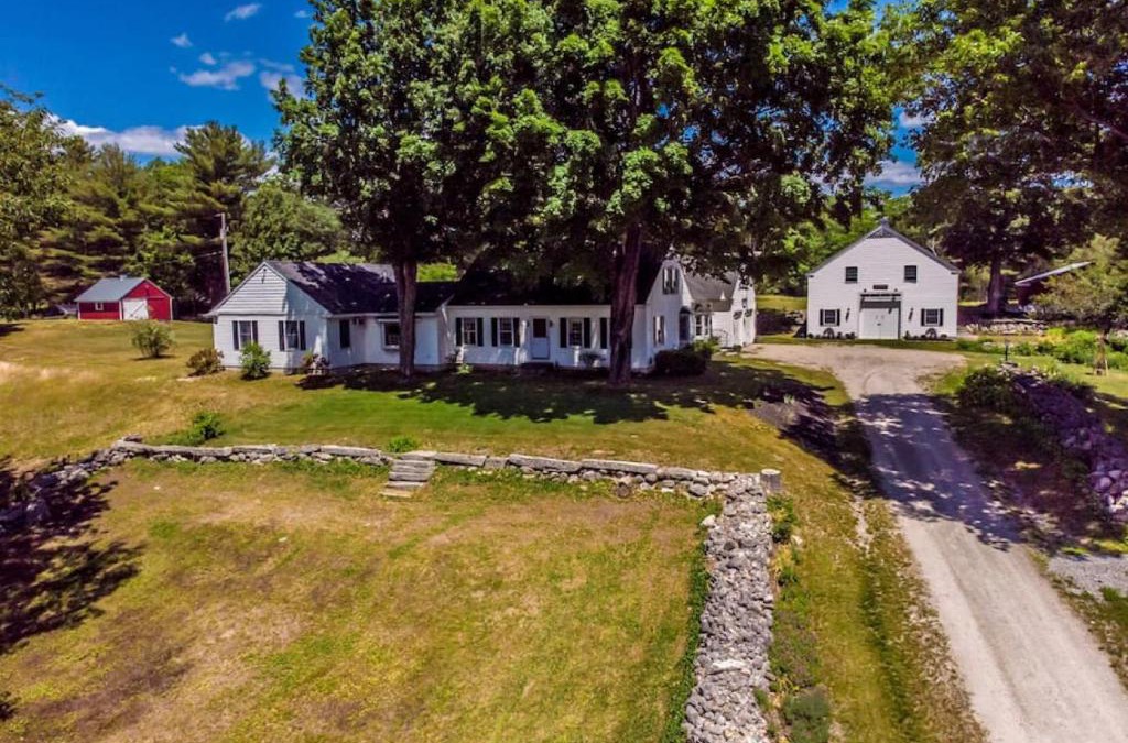 Waterford House | The Hive Newly Renovated Chic Farmhouse and Barn