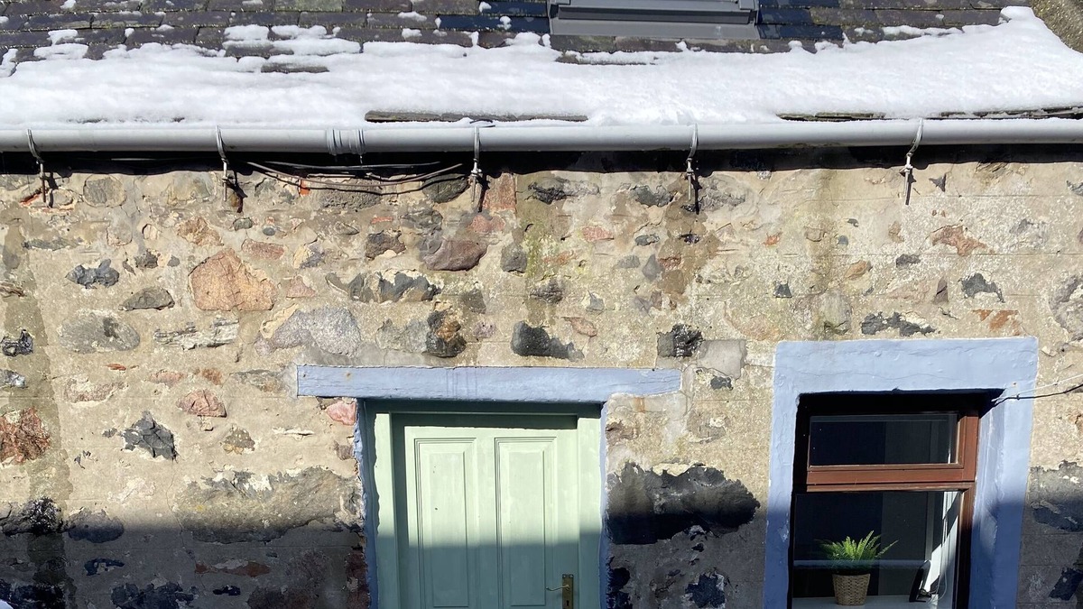 Sandhaven Cottage | THE HOBBIT, a Traditional Fishermans Cottage close to the sea