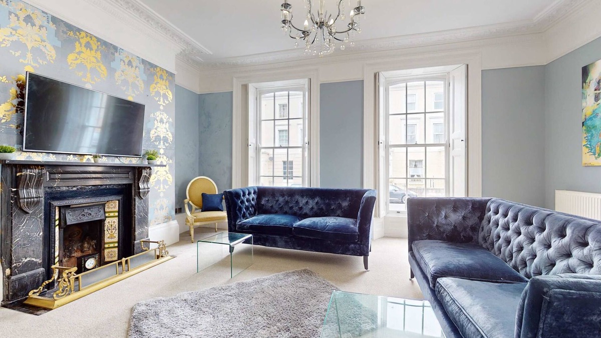 Barbican House | The Hoe, Beautiful 5-Bedroom House, Garden, Secure Parking, Sleeps 12