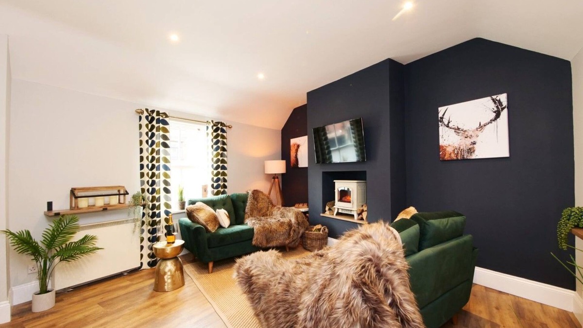York Cottage | The Holgate Snug - sleeps 4 guests in 2 bedrooms