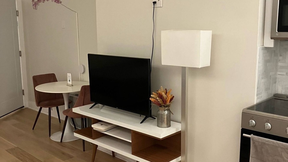 Gayborhood Apartment | The Holiday - 1BR - Apt 3B