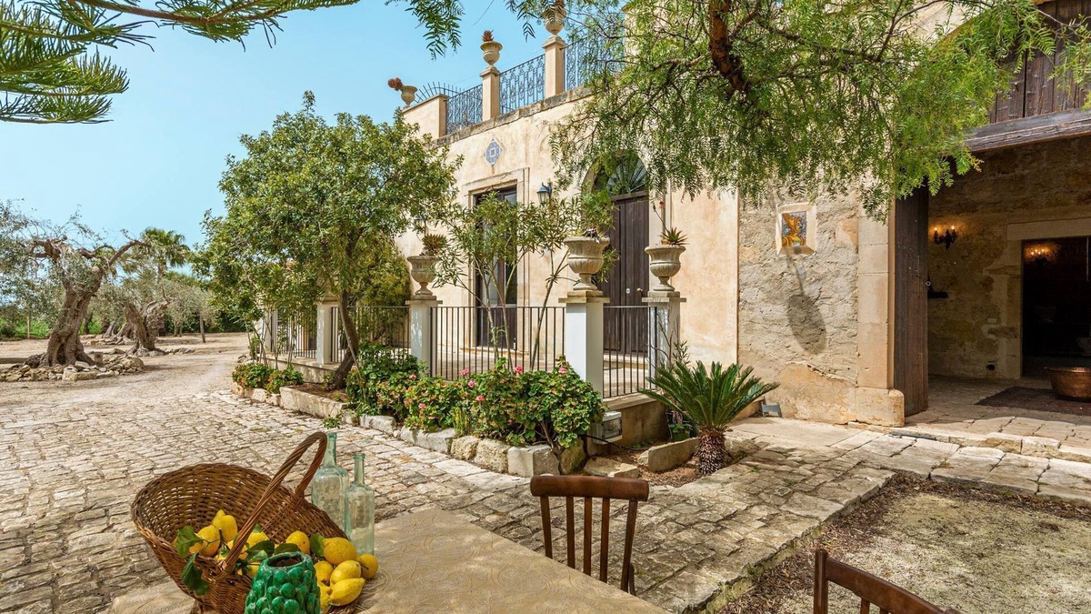 Vittoria House | The Holiday & Art Seahorse HousenTenuta Bastonaca - Casale "Moresco"nnn
