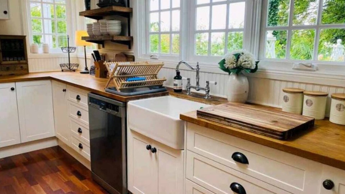 Monbulk Cottage | The Hollies
