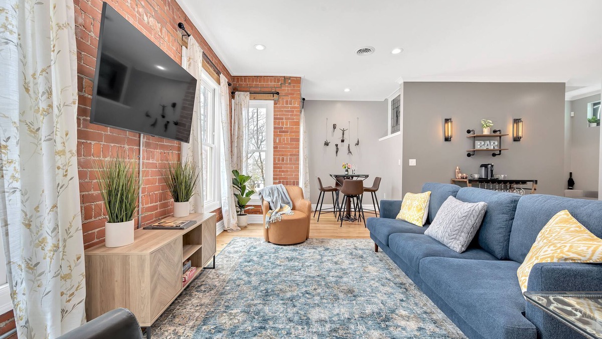 Holly Apartment | The Holly Herald Downtown Battle Alley