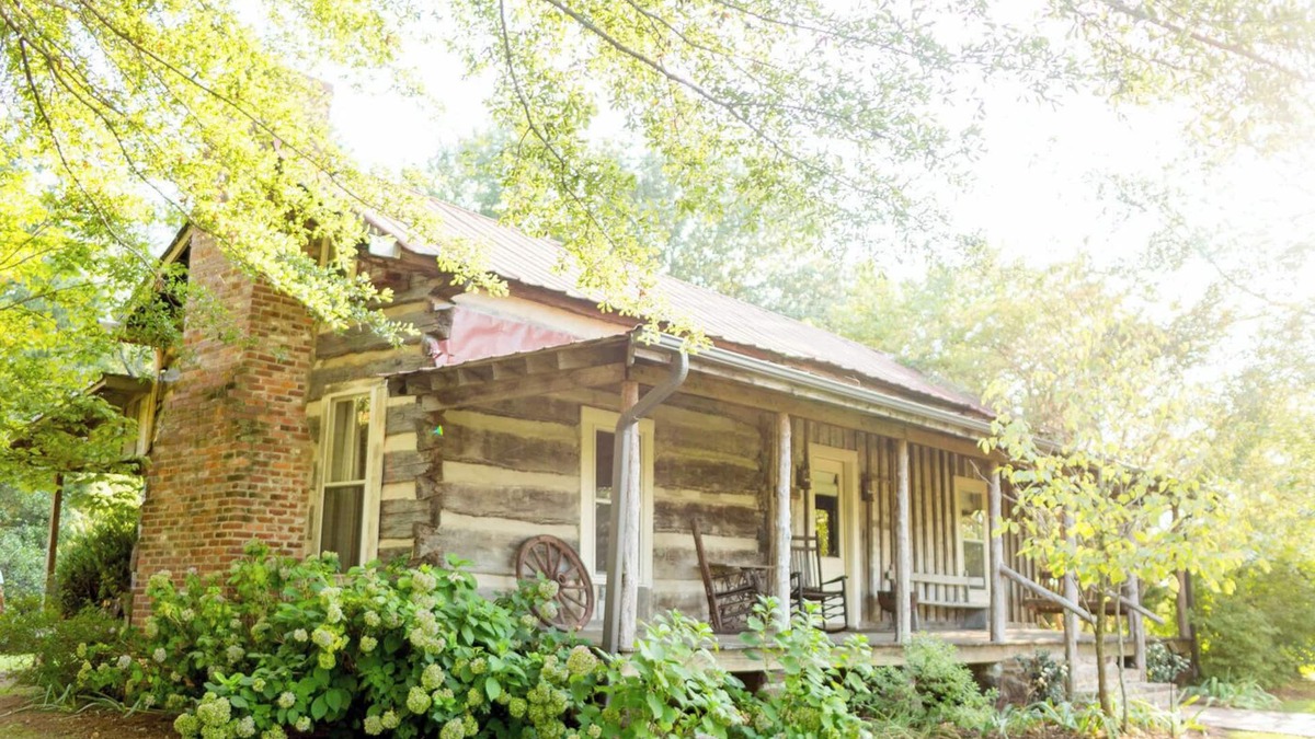 Bells Cabin | The Holly House at Green Frog Farm