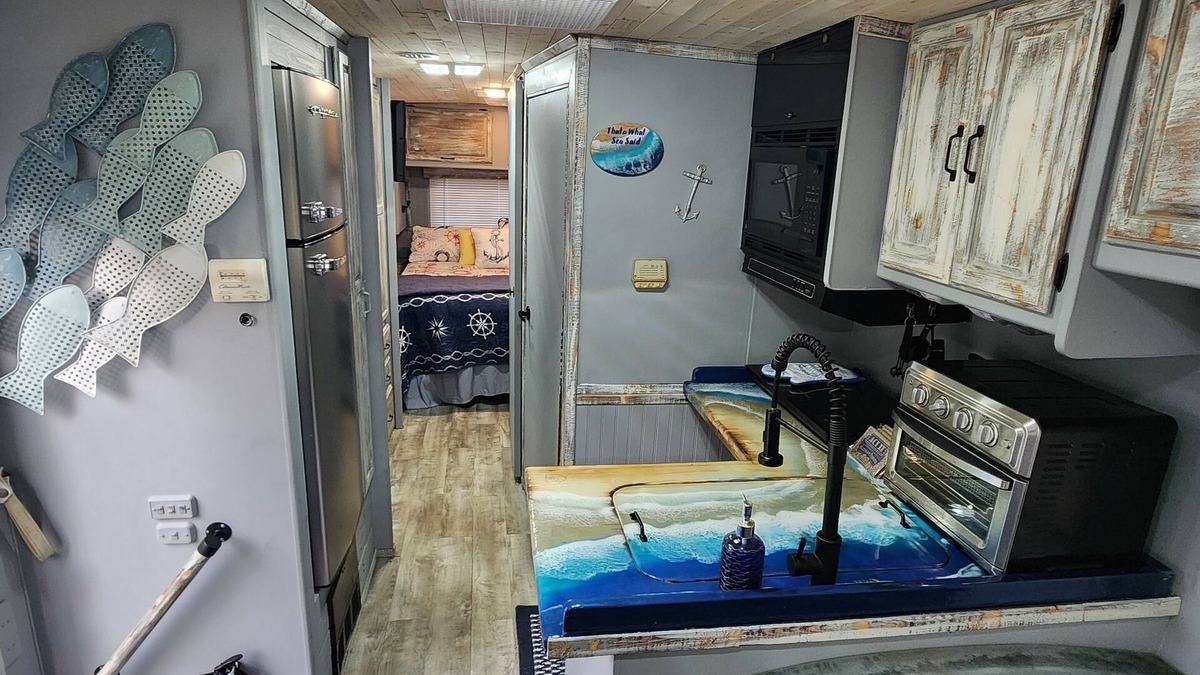 Perry House | The Holy Mackerel nFamily and pet friendly