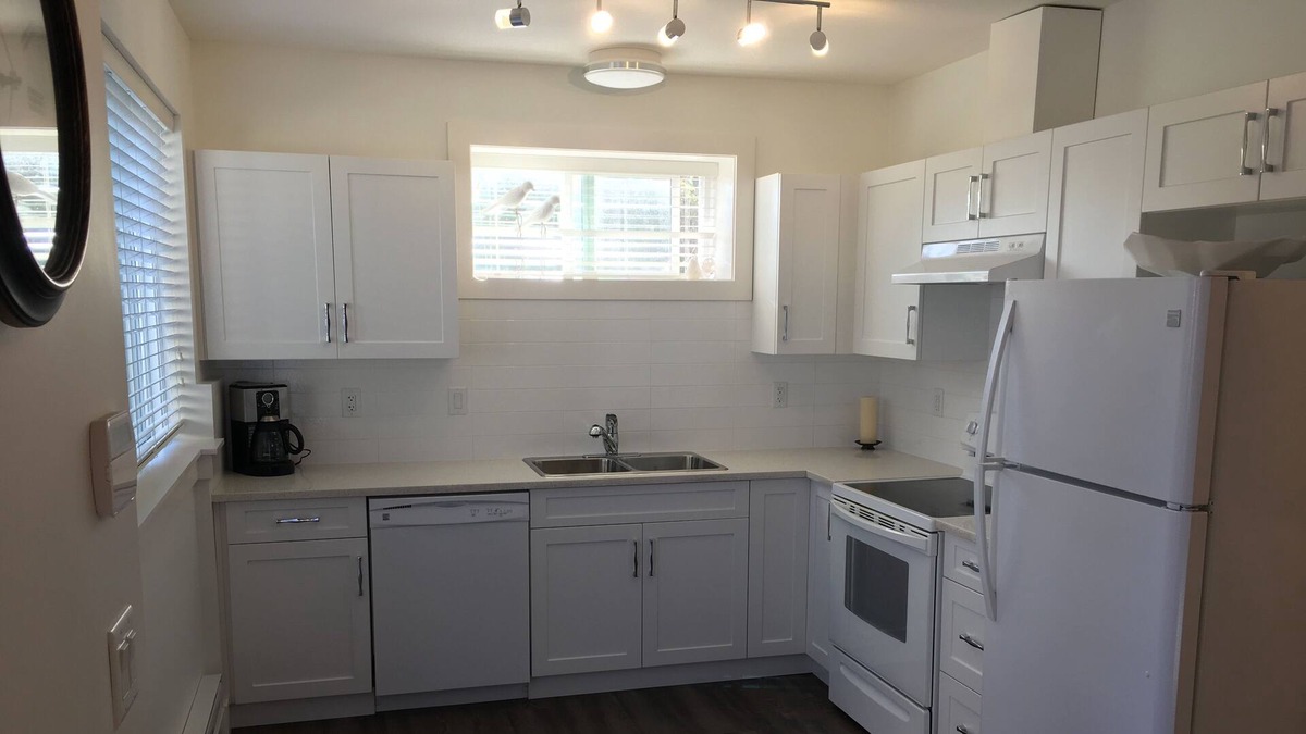 Aldergrove Apartment | The home's sweet home in the meadows