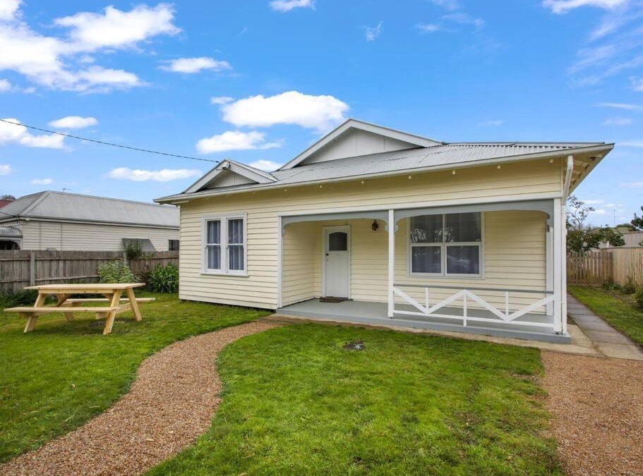 Bairnsdale House | The Home Sweet Home