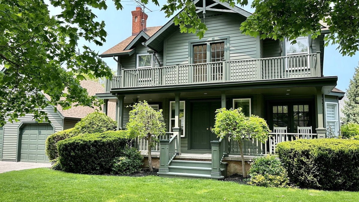Historic Old Town House | The Homestead - Luxury Cottage with Heated Pool in Historic Old Town NOTL