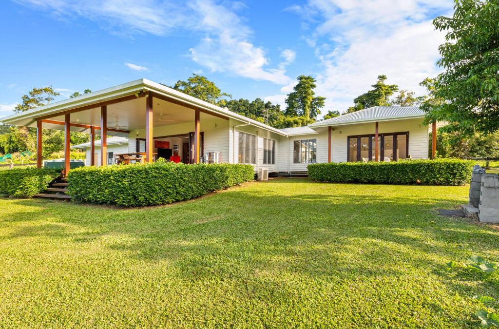 Friday Pocket Villa | The Homestead- Acreage & Private Swimming Hole