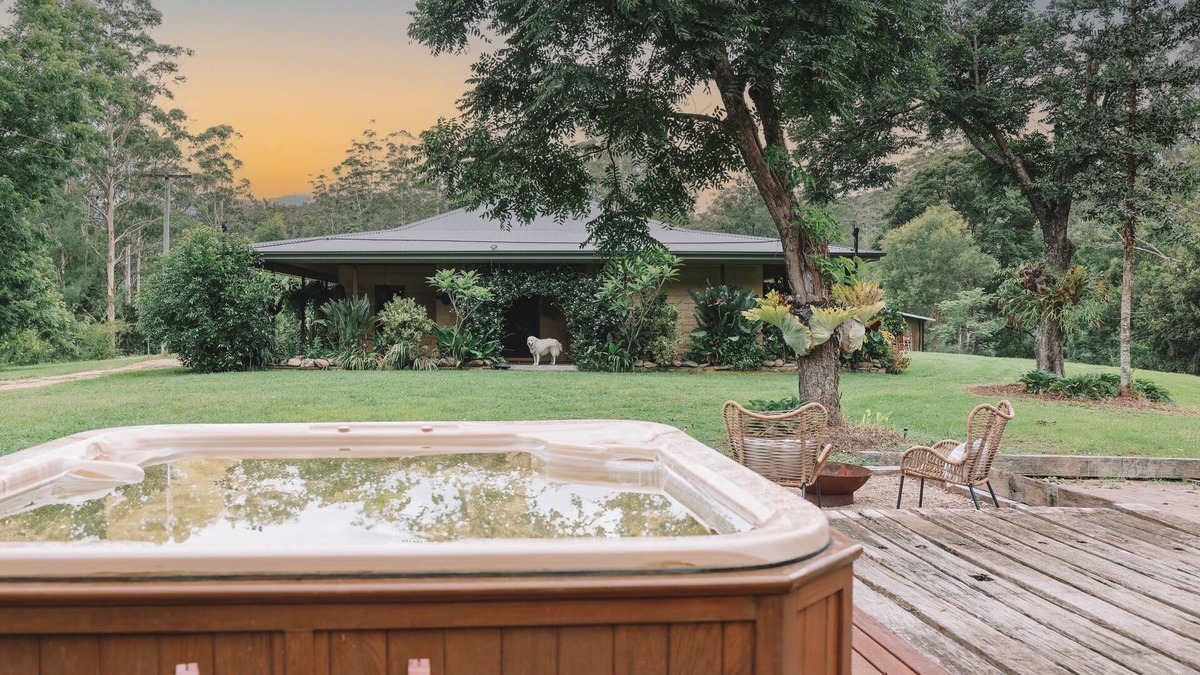 Bellbrook House | The Homestead on Nulla Nulla- Country property for up to 8 guests & 2 dogs