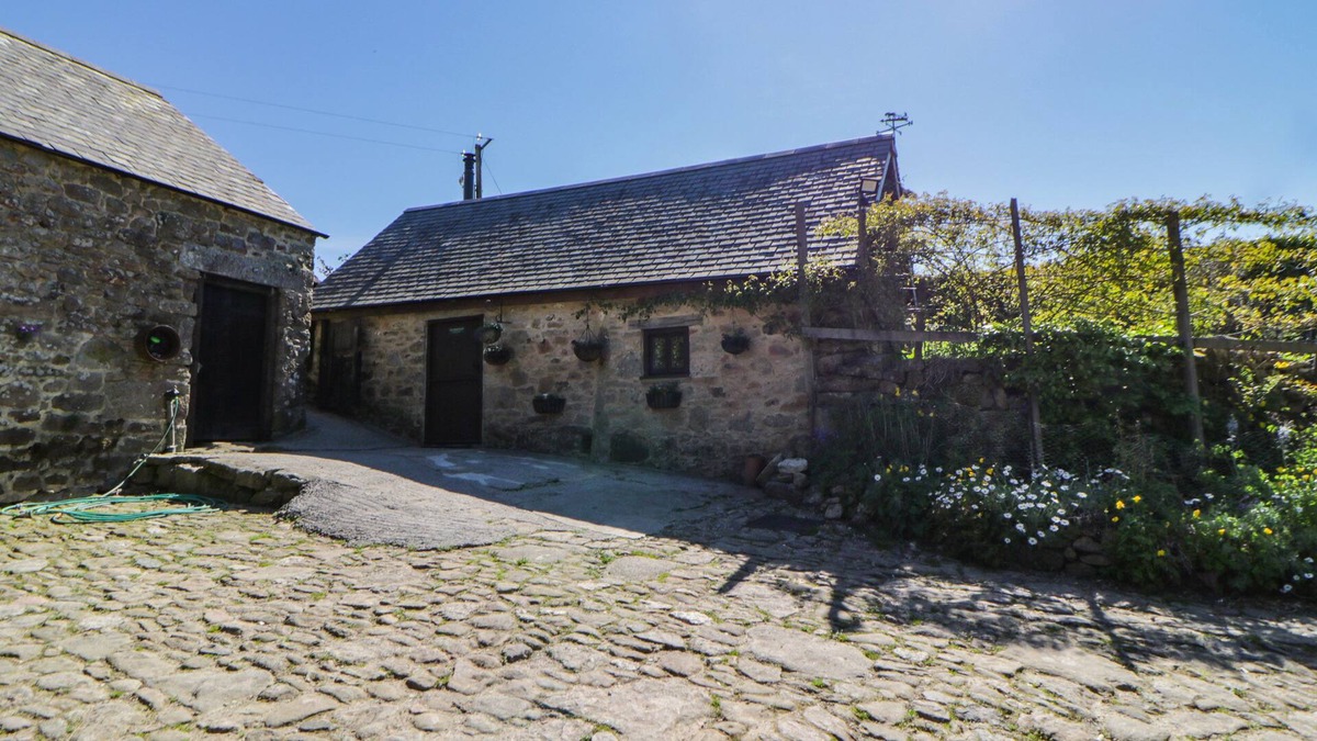 Newton Abbot Cabin | THE HOMESTEAD, romantic, character holiday cottage in Poundsgate