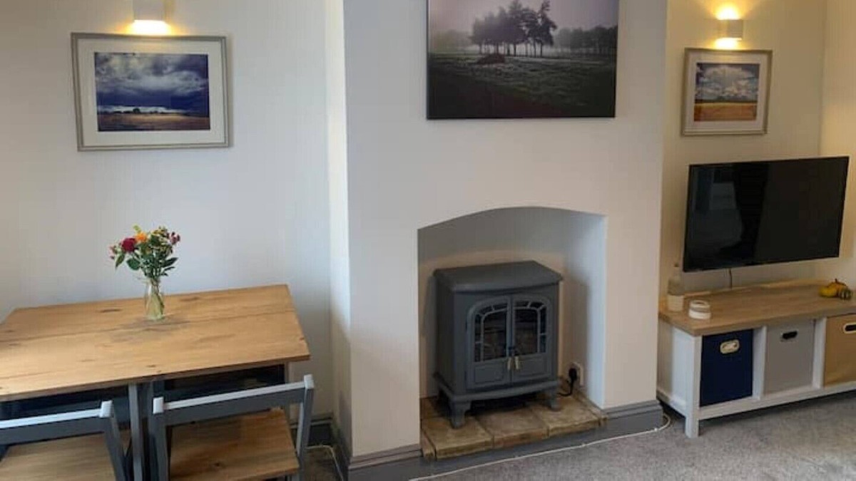 Bungay Cabin | The Honeypot Cottage - Town Center Location
