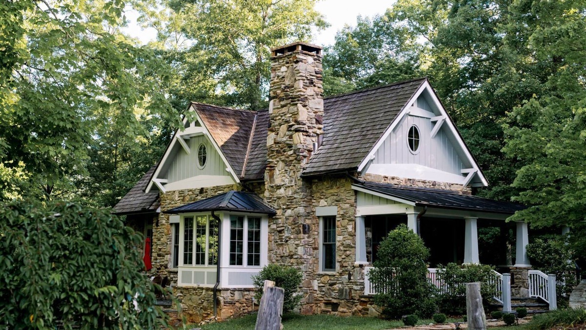 Clayton House | The HOPE House- LUXE, Minutes to DWTN Clayton,Lake Burton & Club at Waterfall!