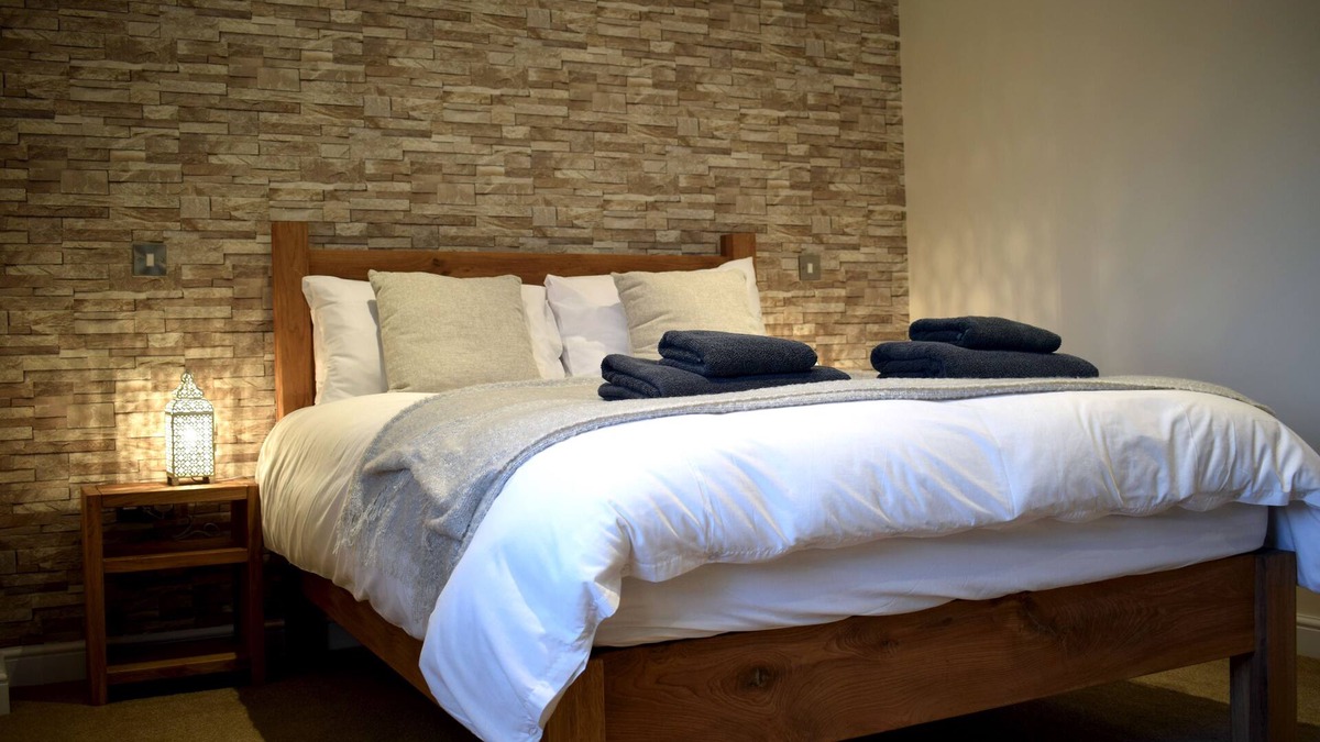Alfreton House | The Horse & Jockey Wessington