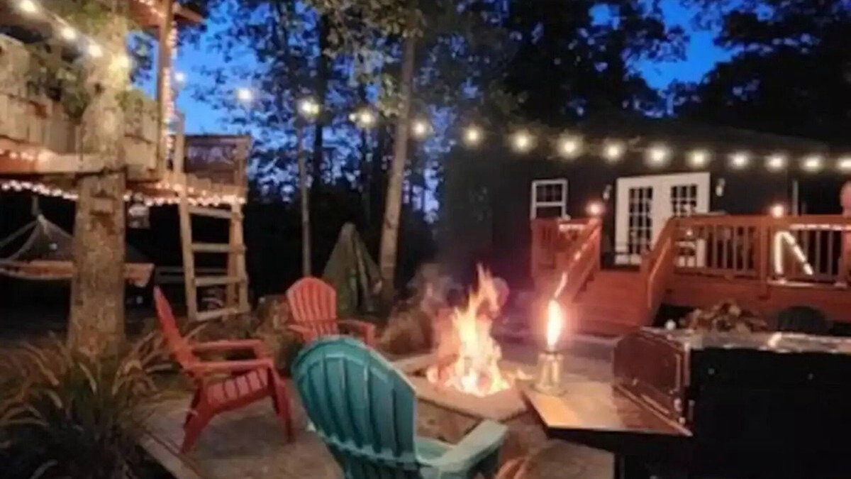 Corbin Cabin | The Horseshoe Pond Cabin-15 min to historic Fredericksburg or Kings Dominion VA