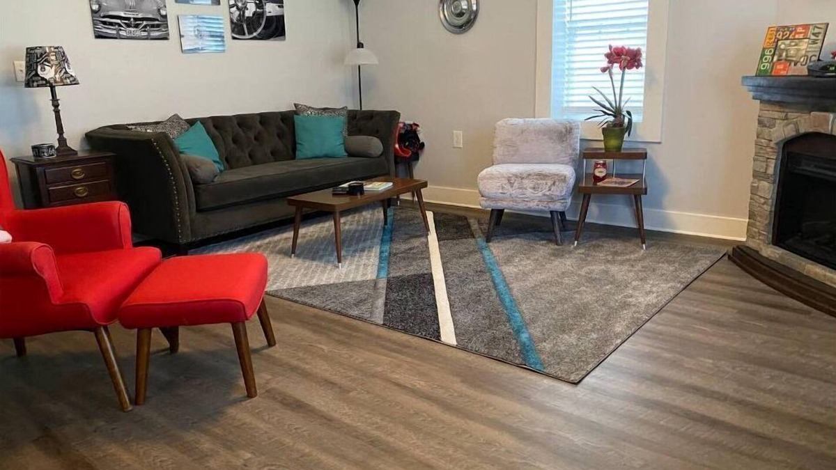 Williamston Apartment | The Hot Rod Suite at Snooze and Cruise Apartments