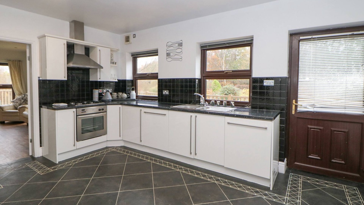 Eckington House | THE HOUSE AT THE SITWELL ARMS, pet friendly in Renishaw