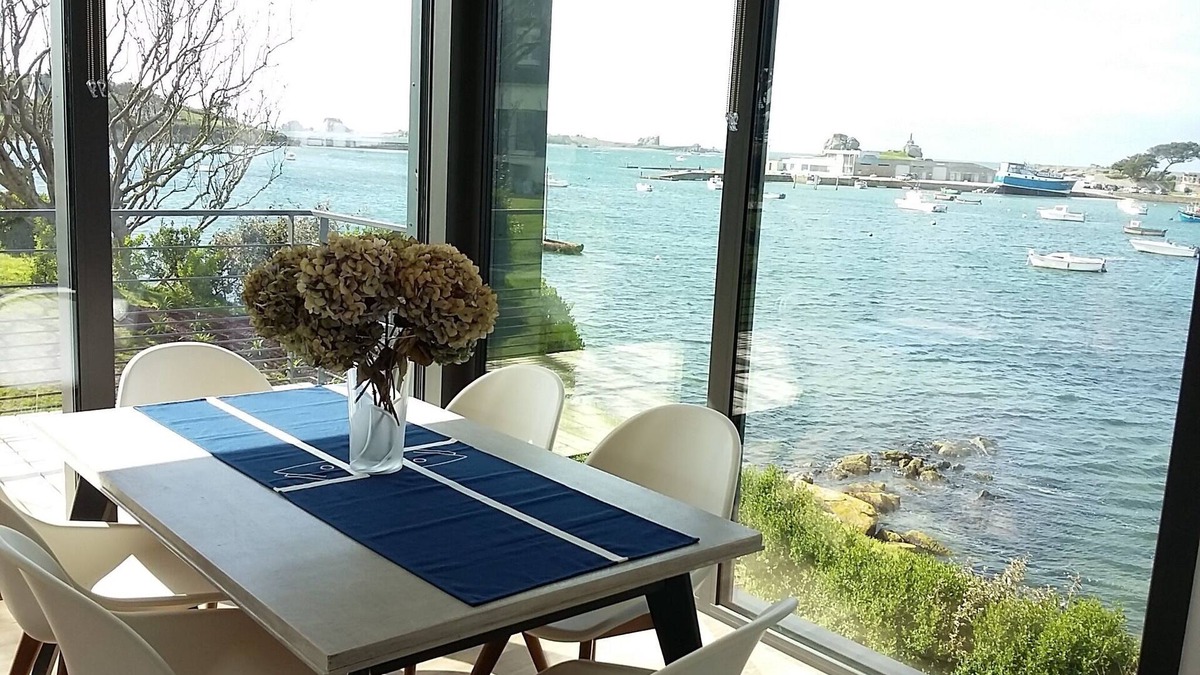 Landunvez House | The house feet in the water
