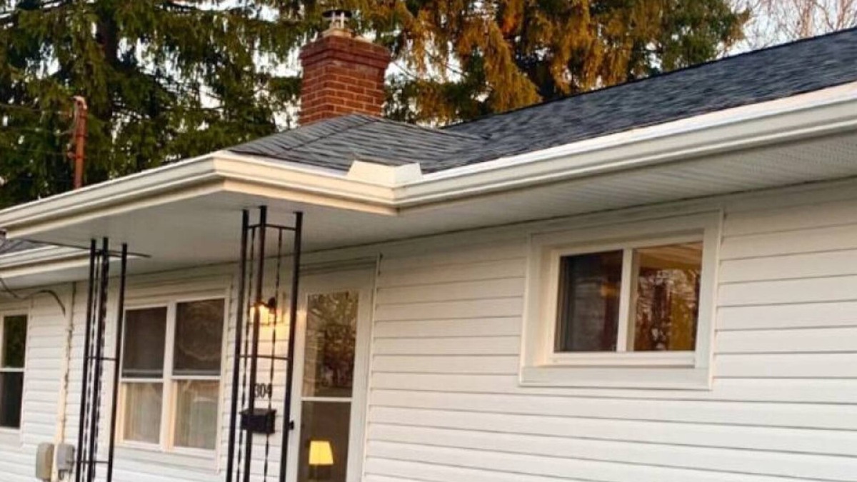 Cuyahoga Falls House | The House Hotels - Erie Street 1