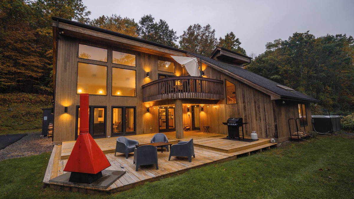 Poughkeepsie House | The House In Highland-nSecluded Retreat