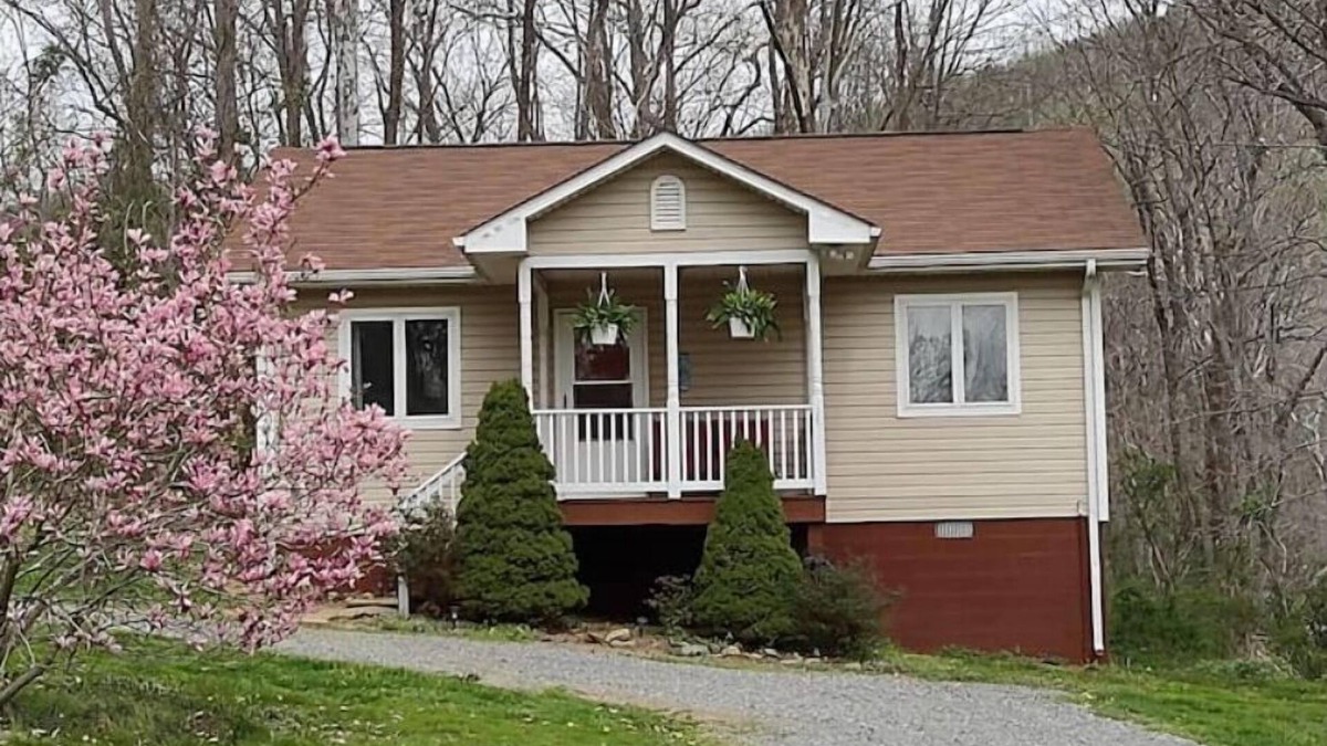 Stanardsville House | The House in the Holla at the foot of Shenandoah National Park