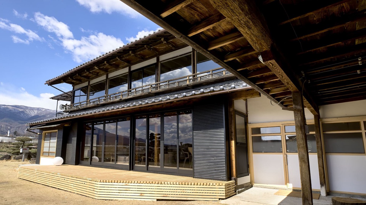 Nirasaki House | The house is located in the rice paddies with a view of the Southern Alps. Ideal for sightseeing and retreats. Same rate for up to 4 persons. (Max. 6 persons)