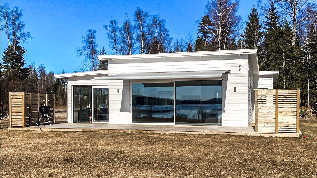 Bjorkoby House | The house is located 20 meters from the shore of Lake Nömmen, thus on a lake property, which is comp