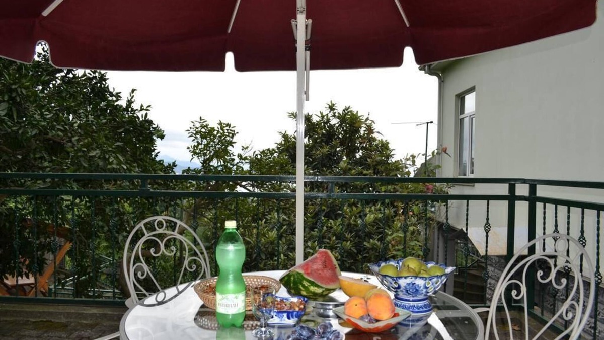 Mtsvane Kontskhi House | The house is located by the botanical garden, with access to the Cape Capebeach.