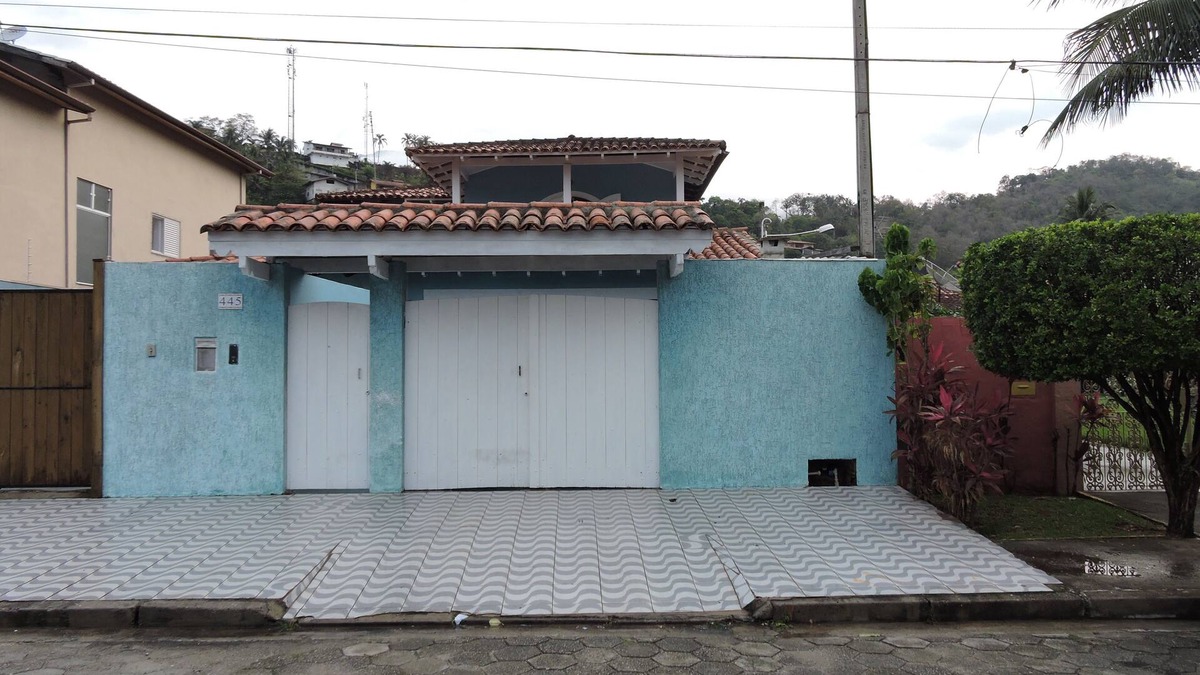 Barra Velha House | The house is well located near supermarket, restaurants, hospital