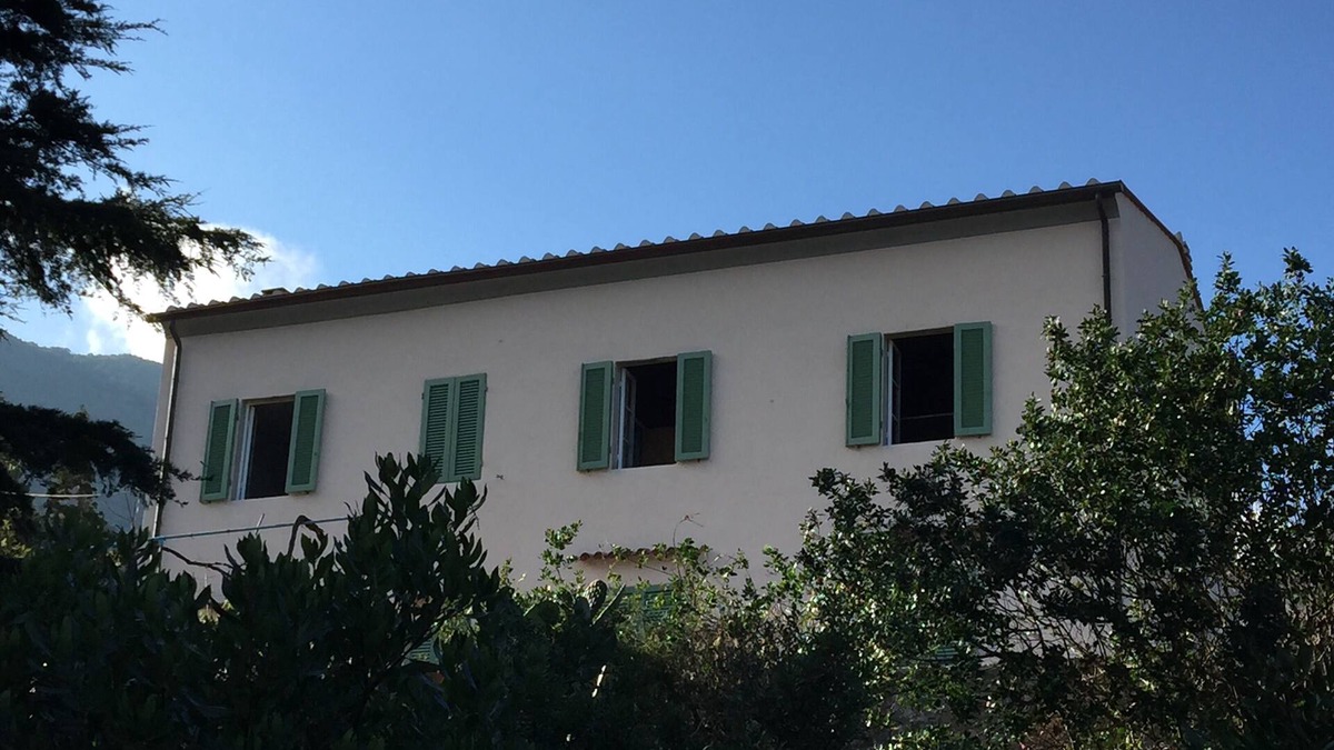 Bagno-Sprizze House | The house is nestled in an orchard with direct descent to the beach