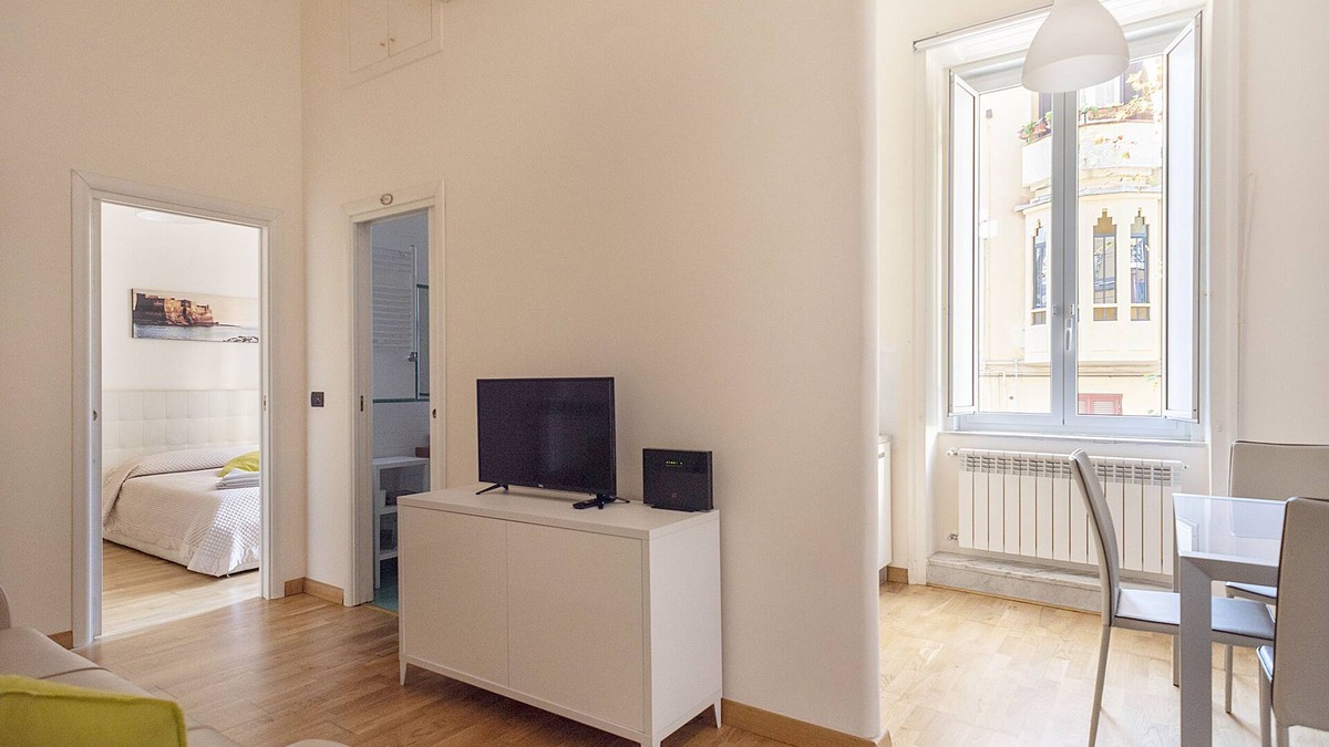 Vomero Apartment | THE House: New, Central, Near Metro. Strategic Place to Visit Naples!