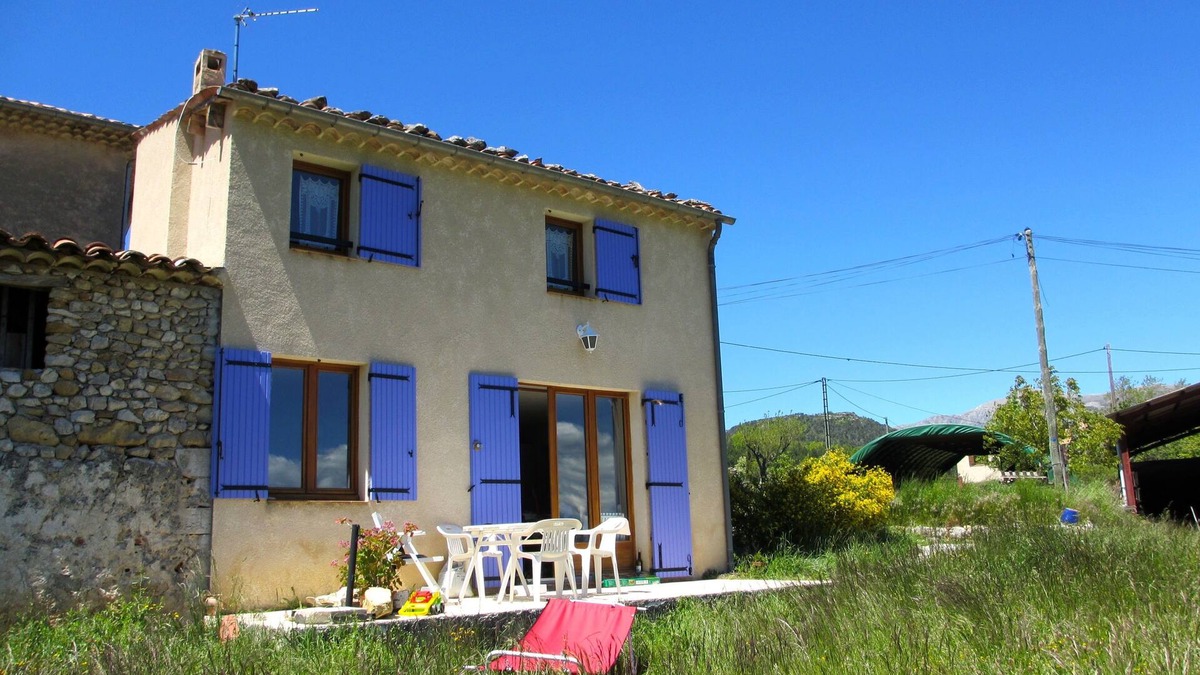 La Palud-sur-Verdon House | The house of Chateau Ricard and its pastoral view