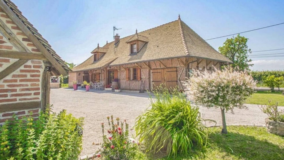 Saint-Martin-en-Bresse House | The House of Happiness